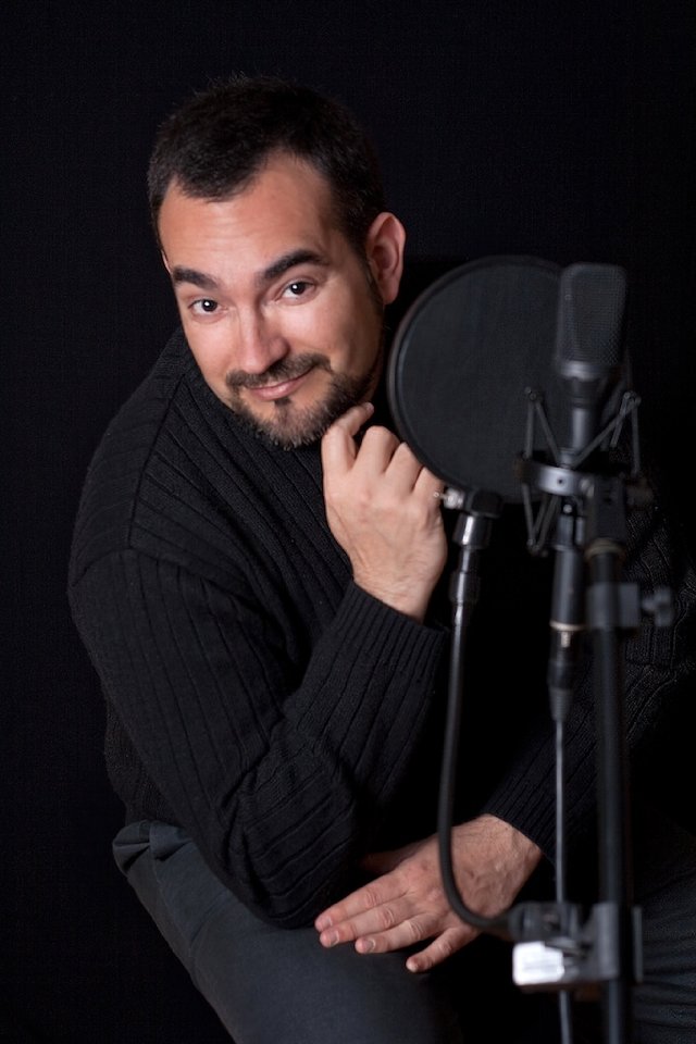 Chema Bazán in the recording studio