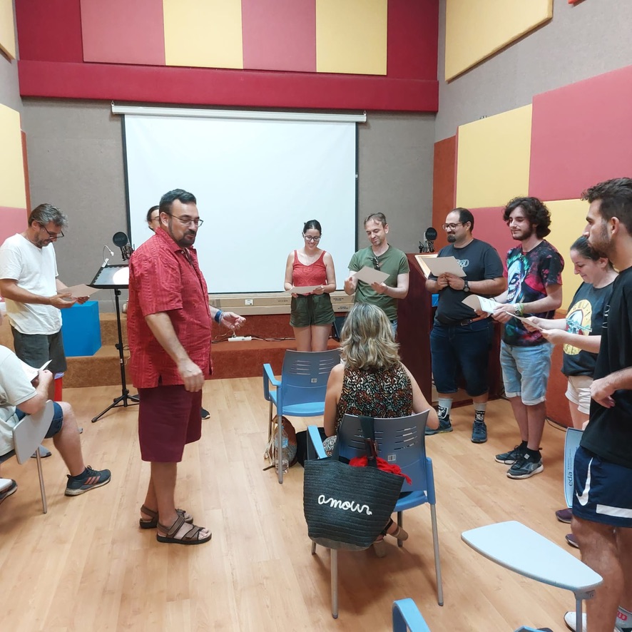 Chema Bazán leading a locution workshop